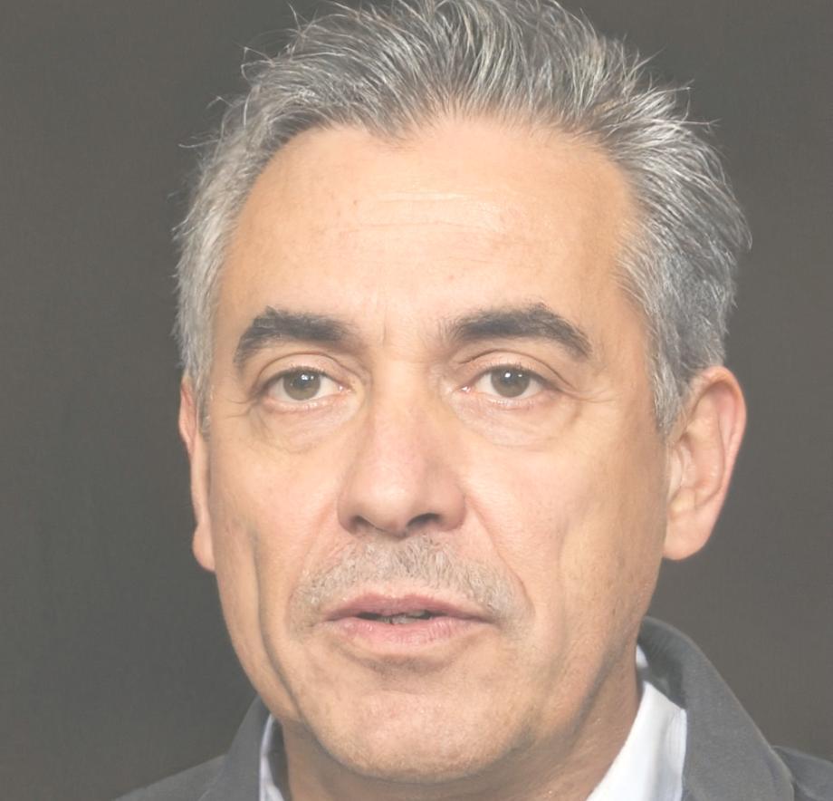 Instructor de meditación masculino